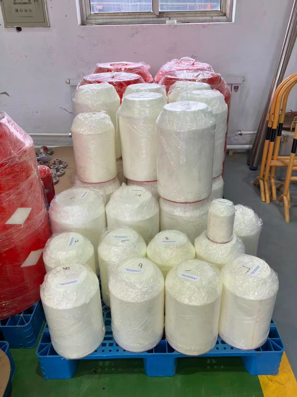 Stock de foam pigs, limpiadores de espuma, embalados en almacén